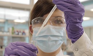 Die in diesem Jahr auf den Markt gebrachte Mundspülung kann nicht ausschließlich als Schutz vor dem Coronavirus genutzt werden. - Dr.-Wolff