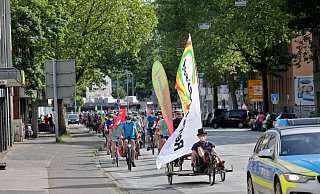 Weit über 100 Radfahrerinnen und Radfahrer radleten bei einer Demo über die Mindener Straße, um mehr Platz und Sicherheit für sich zu fordern. Genau dieses Teilstück bleibt aber vorerst wie es ist. Der Verkehrsversuch beginnt erst ab der Theaterkreuzung. - Frank-Michael Kiel-Steinkamp