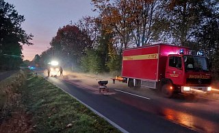 Wegen eines Feuerwehreinsatzes war eine Landesstraße lange blockiert. Schuld war eine Ölspur. - Feuerwehr Espelkamp