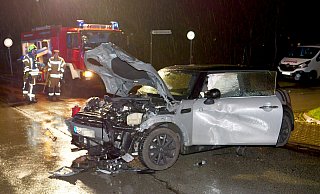 An der Kreuzung Am Beispring und An der Jordanquelle kollidierten am Montagabend zwei Personenwagen. Alle drei Insassen kamen mit dem Schrecken davon. - Ralph Meyer