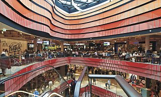 Es gibt wieder einmal Veränderungen im Loom. Zwei Anker-Mieter, die seit Eröffnung 2017 dabei sind, vergrößern sich, beziehungsweise wechseln ihr Ladenlokal. - ECE, LOOM Bielefeld