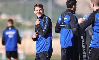 Florent Muslija, hier im SCP-Trainingslager in Spanien, wird spätestens aber der Saison 2024/25 das Trikot des SC Freiburg tragen. - Oliver Krato