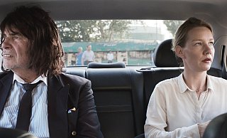 Sandra Hüller als Ines und Peter Simonischek als Winfried/Toni in einer Szene des Films "Toni Erdmann". - Komplizen Film,NFP Sandra Hüller als Ines und Peter Simonischek als Winfried/Toni in einer Szene des Films "Toni Erdmann". - Komplizen Film,NFP