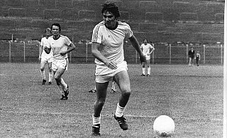 Als Stürmer in Aktion: Vor 45 Jahren stieg Karl-Ludwig Mayer mit dem SC Herford in die 2. Bundesliga auf, in der er anschließend 15 Spiele für den Verein absolvierte. - Archiv