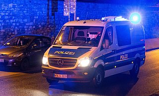 Die Polizei Höxter hat am Dienstag drei Personen festgenommen, die ein Schmuckgeschäft in der Steinheimer Innenstadt überfallen haben sollen. - Symbolbild: Niklas Tüns