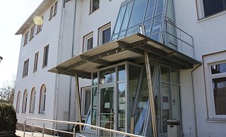 Das Rathaus in Peckelsheim: Jahrelang wurde in manch einer Amtsstube nicht sauber gearbeitet. Fotos: Dieter Scholz - Dieter Scholz