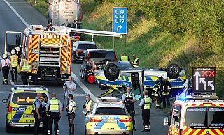 Der Verkehr auf der A2 wurde zwischenzeitlich einspurig an der Unfallstelle vorbeigeführt. - Paul Brinkmann