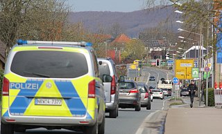 Noch wenige Stunden freie Fahrt: Die Flutmuldenbrücke auf der Eidinghausener Straße ist am Montagmittag noch nicht gesperrt. - Ulf Hanke