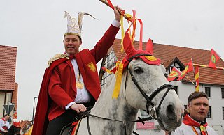 Den richtigen Riecher hatten sie beim Karnevalsvereins Eintracht schon immer: 2020 wurde mit Apotheker Christian Hartmann ausgerechnet ein Medizinexperte kurz vor Pandemie-Ausbruch zum obersten Repräsentanten gekürt – als Prinz Christian I. - Regina Brucksch