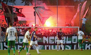 Die Fans vom SC Preußen Münster brannten beim 0:0 im Wiedenbrücker Jahnstadion ein größeres Feuerwerk ab als ihre Mannschaft auf dem Rasen. - Daniel Bremehr