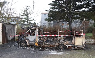 Dieses Wohnmobil ist um kurz nach Mitternacht in Herford komplett ausgebrannt. - Claus Frickemeier