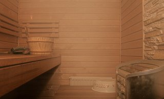 Eine Frau hat sich in einer Sauna schwer verletzt. - (Symbolbild): Pixabay