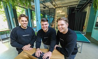 "Wir wollen dazu beitragen, dass Bildung so gut und zeitgemäß wie möglich wird“, sagen Tobias Schröder, Matty Frommann und Robin Fischer (v.l.), hier im Pioners-Club an der Obernstraße. - Andreas Zobe