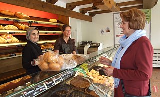 Neben den "Gutes von gestern"-Filialen in Espelkamp (hier im Bild), Lübbecke und Löhne wird die Bäckerei Schmidt nun eine weitere in Minden eröffnen. - Karsten Schulz