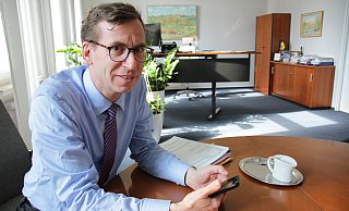 Tobias Scherf (55) war bei der Wahl 2020 zum Warburger Bürgermeister gewählt worden. - Dieter Scholz,Dieter Scholz