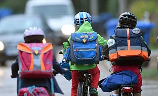 Experten beobachten auch in Löhne, dass die Zahl der Kinder zunimmt, die unsicher mit dem Fahrrad unterwegs sind. Das gilt nicht für die Kinder auf unserem Symbolfoto. - Ralf Hirschberger/dpa