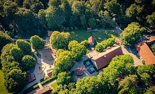 Hinter dem Streichelzoo des Tierparks soll auf dem ehemaligen Hockeyplatzeine besondere Hofanlage mit seltenen Tieren entstehen. - Mike-Dennis Mueller / www.mdm.photo
