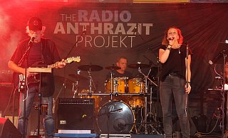 Die Band "Radio Anthrazit" begeistert die Besucher am Freitagabend mit Rock-Oldies. - Johannes Büttner