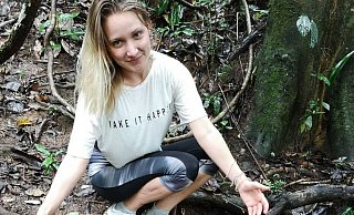 Scarlett S. aus Bad Lippspringe ist seit dem 10. September 2020 verschwunden. Dieses Bild, mit dem die Polizei nach ihr suchte, entstand bei einer früheren Wanderung in Asien. - Polizei