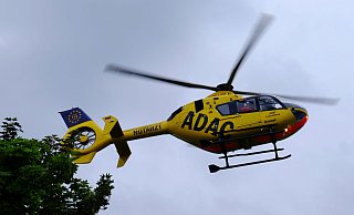 eine bei einem Unfall auf der Ostwestfalenstraße verletzte Motorradfahrerin wurden per Rettungshubschrauber ins Krankenhaus gebracht. (Themenbild) - Thorsten Gödecker