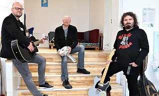 Thorsten Poppke (v. l.), Stephan Wiegand und Linus Thiehoff haben mit dem Team viel Zeit und Herzblut in die Orga des Bühnenprogramms beim Bunten Fest in Warburg gesteckt. So vieles musste dabei bedacht werden. - Buntes Fest