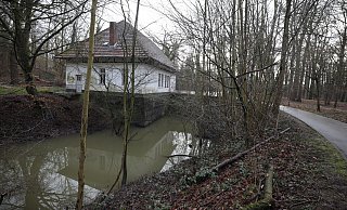 Zwei Kinder sind aus Angst vor einem Messerangriff Donnerstagnachmittag in den Kokturkanal im Sielpark gesprungen. Unser Foto zeigt das alte Turbinenhaus. - Jörg Stuke