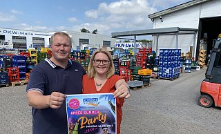 Sandra und Marco Thöle stehen dort, wo in vier Wochen die Party steigt. Bis dahin wartet noch viel Arbeit auf Thöles und ihre Mitarbeiter. - Nicole Sielermann