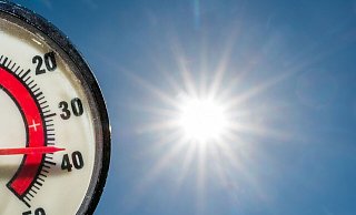 Am Wochenende wird's heiß: Auch der Kreis Herford erlebt einen vorgezogenen Hochsommer. Einen Rekord werden die Temperaturen aber nicht brechen. - (Symbolbild) Patrick Pleul / picture alliance / dpa