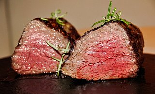 Der Unbekannte ließ gleich drei Filetsteaks aus dem Restaurant mitgehen. - Symbolfoto: Pixabay / Creative Commons