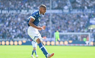 Was für ein Einstand: Arminia-Neuzugang Isaiah Young feiert seinen späten Treffer zum 1:1-Endstand. - Oliver Krato