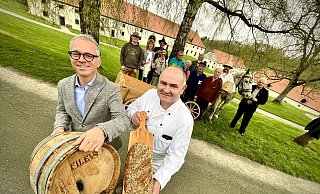 Dalheims Museumsdirektor Ingo Grabowsky (l.) und Bäckermeister Willi Zacharias sind ebenso vorbereitet auf den Familientag wie (hinten, v. l.) Joachim Ernesti, Christiane Wabinski, Georg Münstermann, Roswitha Neumann, Andreas Bogel, Claudia Gensch, Hannes Andre, Burkhard Jüstel, Franz-Josef Mertens, Andreas Gievers und Erwin Borkenhagen samt Pferd vom Norikergestüt in Verne. - Jens Reddeker