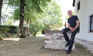 Johannes Wecker setzt sich für eine nachhaltige Bewässerungsmethode ein und will hierfür seinen Brunnen nutzen. Seine Pläne lehnt die Stadt ab. - Daniel Peters