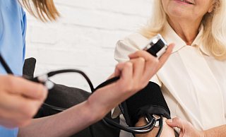 Ob Mann oder Frau kann bei Entstehung, Verlauf und Behandlung von Krankheiten eine wichtige Rolle spielen. - picture alliance / imageBROKER