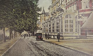 Die Geschichte der Stadt Bad Oeynhausen von 1860 bis 1992 ist in drei Chronikbänden erfasst. Unser Foto zeigt eine Postkarten-Ansicht der Herforder Straße aus dem Jahr 1909. - Stadtarchiv