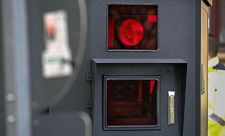 Die mobilen Blitzer der Stadt werden auch in dieser Woche wieder im Einsatz sein. - Foto: Andreas Zobe/NW