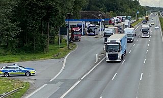 Am Gütersloher Rasthof an der Autobahn 2 wurde der Mann entführt. - Christian Bröder (Archiv)