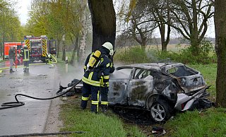 Die beiden Insassen des Toyatas können nur noch tot geborgen werden. - Ralph Meyer