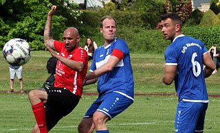 Es geht um viel: Am Ende der Saison werden aus manchen Spielen beinharte Existenzkämpfe. - Stefan Hageböke