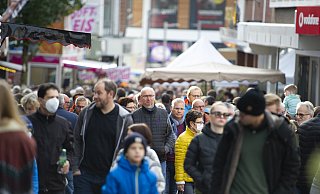 Der Zwiebelmarkt war besonders am verkaufsoffenen Sonntag sehr gut besucht. - Joel Beinke