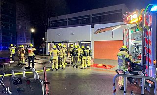 Die Paderborner Feuerwehr ist am Abend einem Großaufgebot im Einsatz. - Ralph Meyer