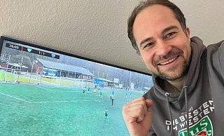 Der verhinderte Dornberger Coach freute sich in Quarantäne über das 1:1 seiner Elf gegen Neuenbeken. Foto: selfie - selfie