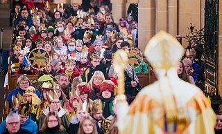 750 Kinder und Jugendliche aus Ostwestfalen, dem Ruhrgebiet und dem Sauerland feierten einen Gottesdienst im Paderborner Dom. - BDKJ/Besim Mazhiqi