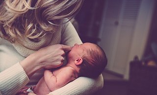 In Bielefeld wurden 2023 mehr Jungs als Mädchen geboren. Die meisten erhielten einen einzigen Vornamen. Doch nicht jeder kreative Name ist erlaubt. - fancycrave1/Pixabay