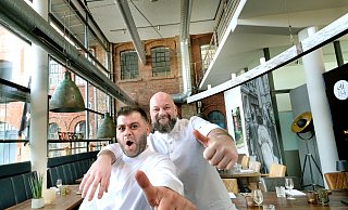 Beka Badurashvili (l.) und Rafael Kucharski treten mit dem Gütersloher Restaurant "Elf84" an. - Andreas Frücht
