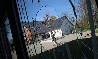 An der Gesamtschule wurden mehrere Fensterscheiben beschädigt. - Jan-Henrik Gerdener