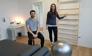 Jannik Hölscher und Anika Pfeifer in ihrer neue Praxis für Physiotherapie in Lübbecke. - Heike von Schulz