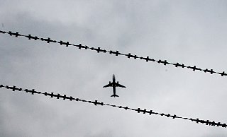 Der Bundestag stimmt über das Gesetz für vereinfachte Abschiebungen aus Deutschland ab. - Julian Stratenschulte