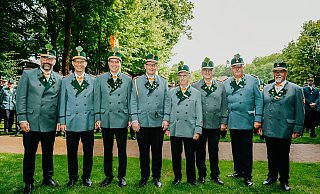Diese Schützen haben den Großen Verdienstorden am Band erhalten. - Besim Mazhiqi