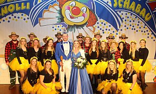 Das Prinzenpaar Julia Schlüter, die Schwungvolle, und Florian Berhorst, der Musikalische, freuen sich zusammen mit vielen Akteuren des Scharmeder Karnevals auf den Umzug als Höhepunkt der Session. - Karnevalsverein