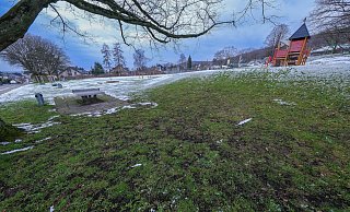 Dieser Bielefelder Quartiers- und Spielplatz ist gut 9.000 Quadratmeter groß, für den Bau einer Kita sollen nun 2.000 Quadratmeter geopfert werden. - Andreas Zobe